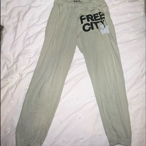 FREECITY dove sweatpants light green